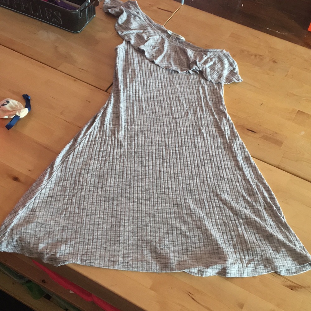 BNWOT AEO Grey One Shoulder Ruffle Knit Dress - Picture 4 of 7